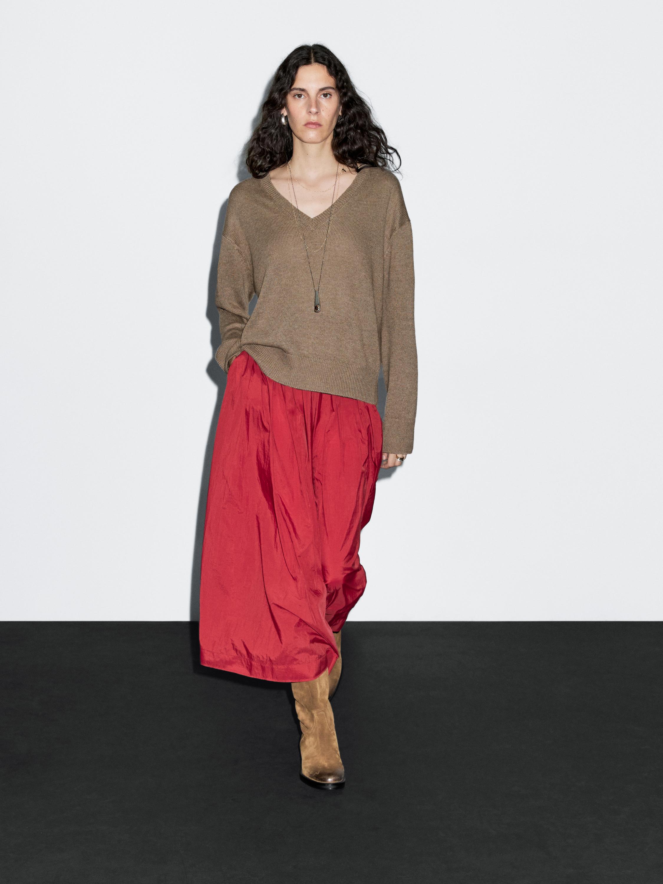 Long sleeve V-neck knit sweater